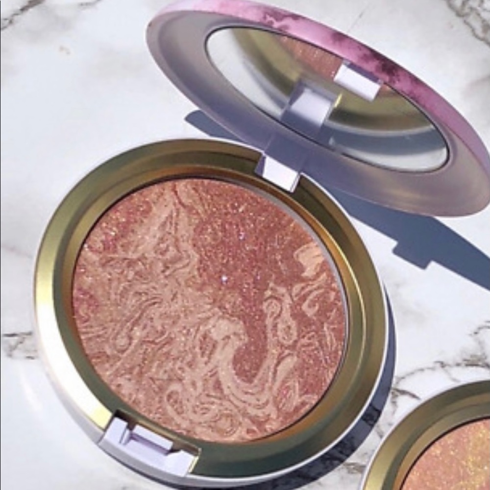 MAC Into Eternity Iridescent Powder